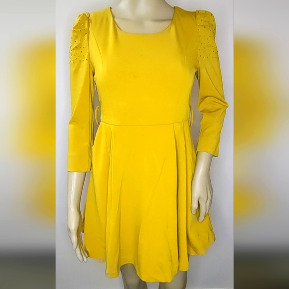 Dresses & Skirts - ❤️Beautiful yellow dress with puff sleeves can fit to UK S-M